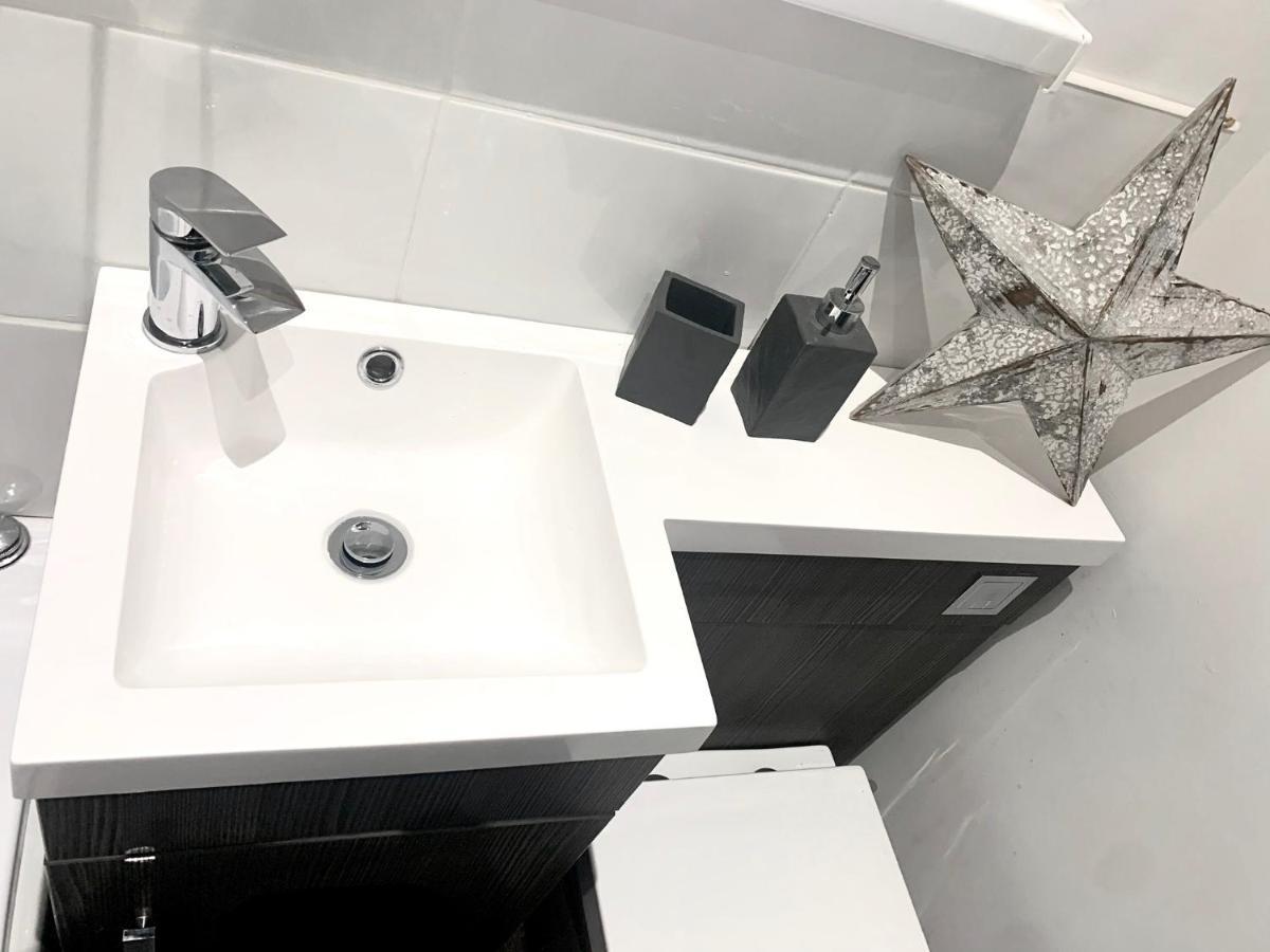 Victory Luxury Hot Tub House Villa Blackpool Exterior photo